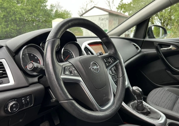 Opel Astra cena 38900 przebieg: 129999, rok produkcji 2015 z Pruchnik małe 781